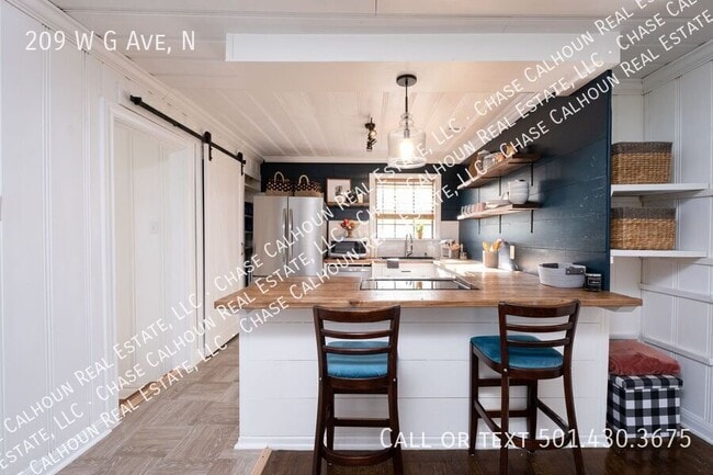 Building Photo - 209 W G Ave