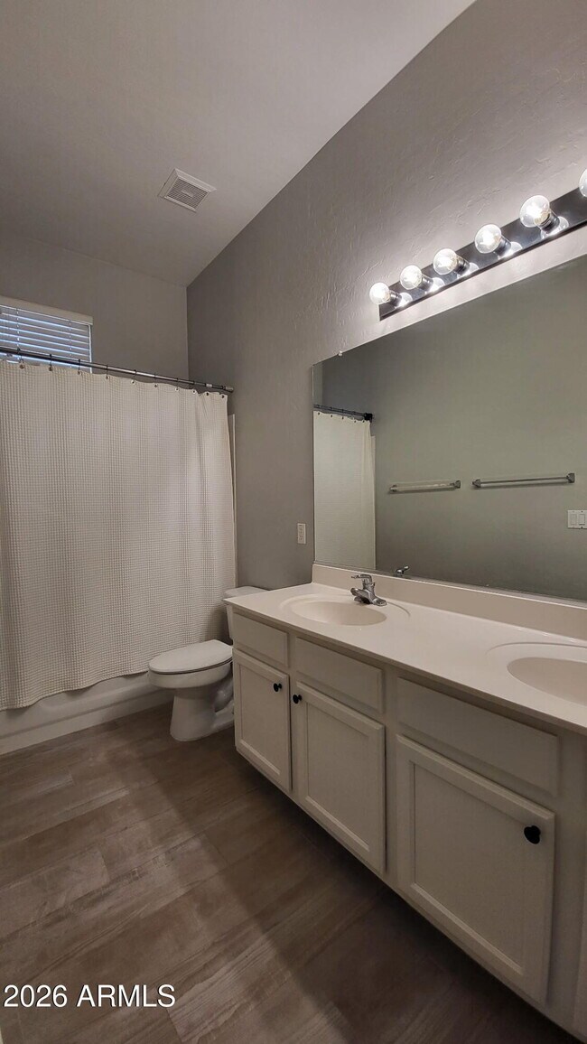 Building Photo - 453 W Larona Ln