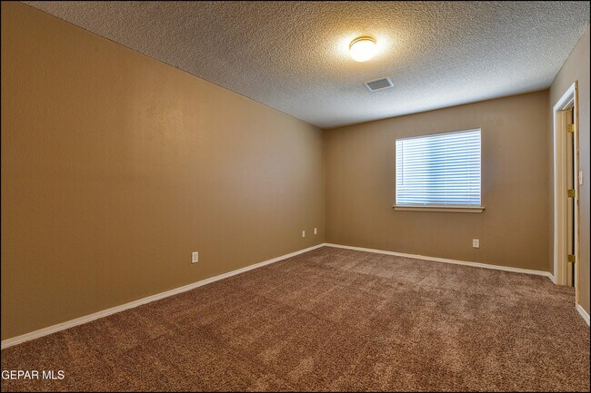 Building Photo - 3404 Blue Earth Ln