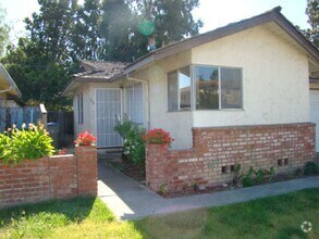 Building Photo - 558 Hazel Dell Way