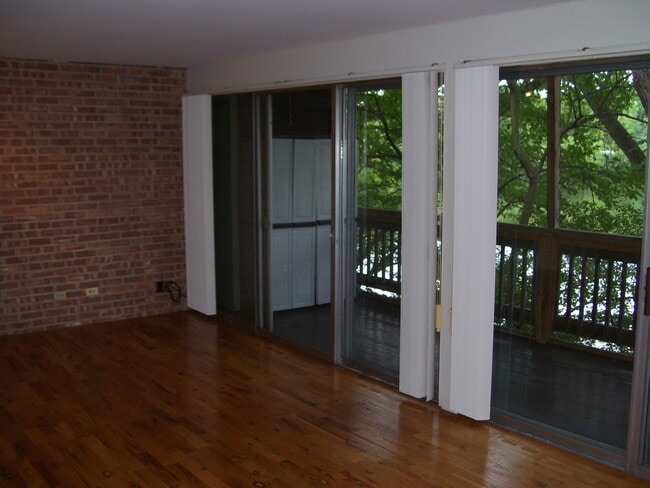 Building Photo - 5538 E Lake Dr