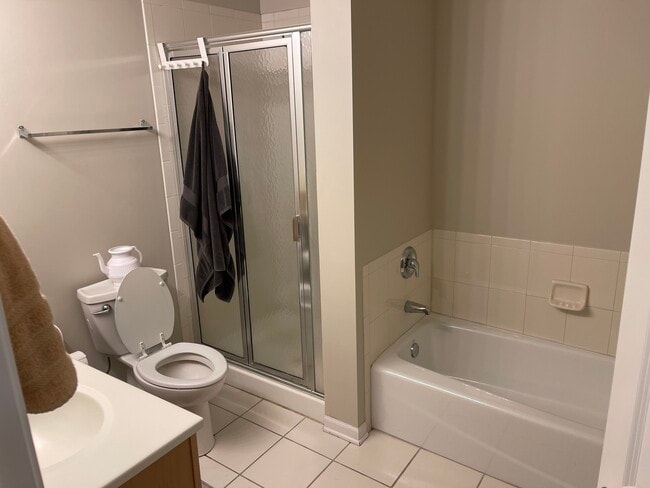 Building Photo - 6400 N Northwest Hwy