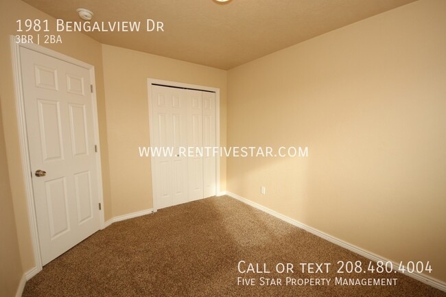 Building Photo - Newer Construction Townhome Available! Vis...