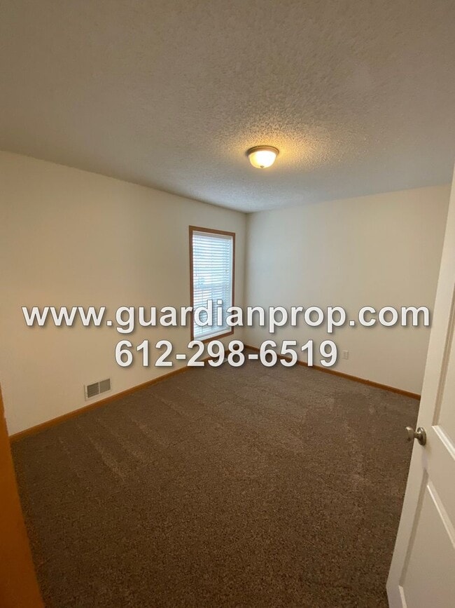 Building Photo - 15435 Foster Dr N