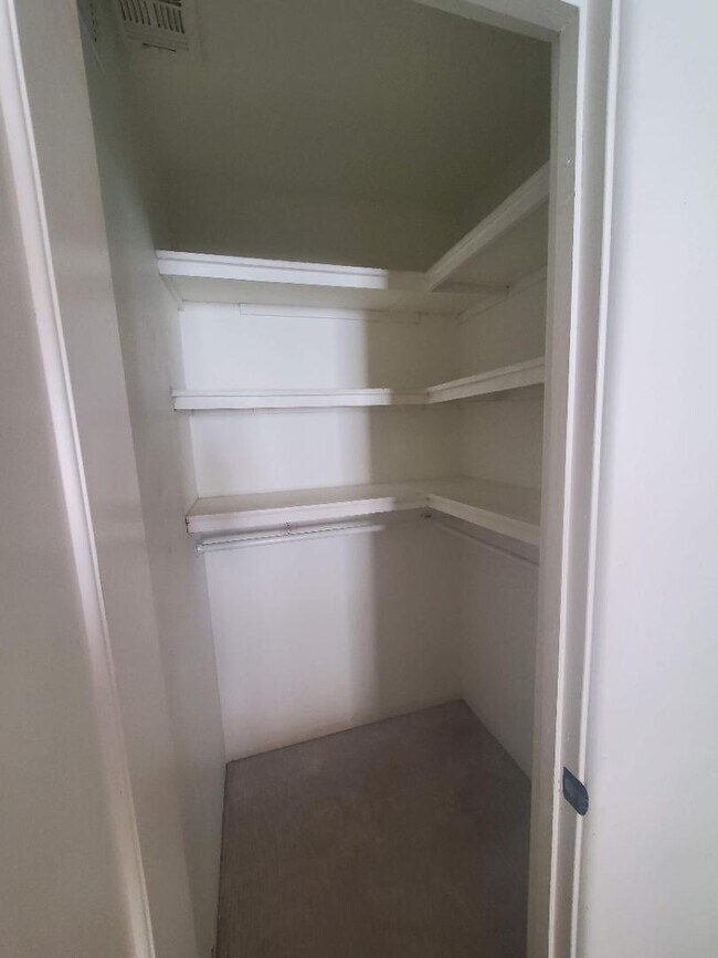 Building Photo - 1520 W Encanto Blvd