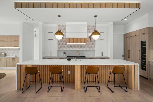 Building Photo - 2401 Oakhaven Cir