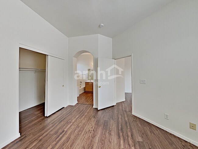 Building Photo - 2849 Serenidad Dr