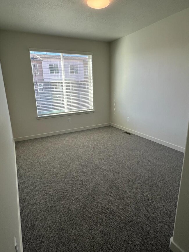 Building Photo - 636 E 12225 S