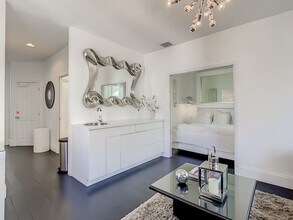 Building Photo - 1000 Ave of the Champions