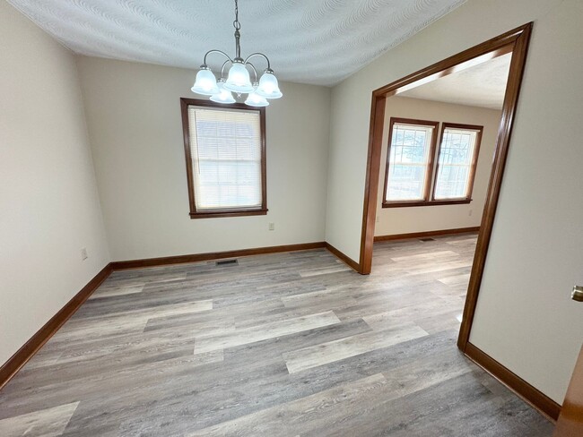 Building Photo - 108 Seymour Dr