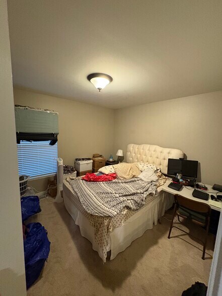 Building Photo - 305 Devoe Dr