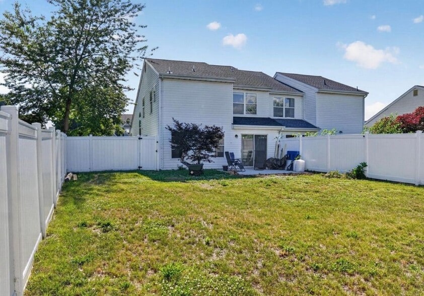 Building Photo - 117 Redden Ln