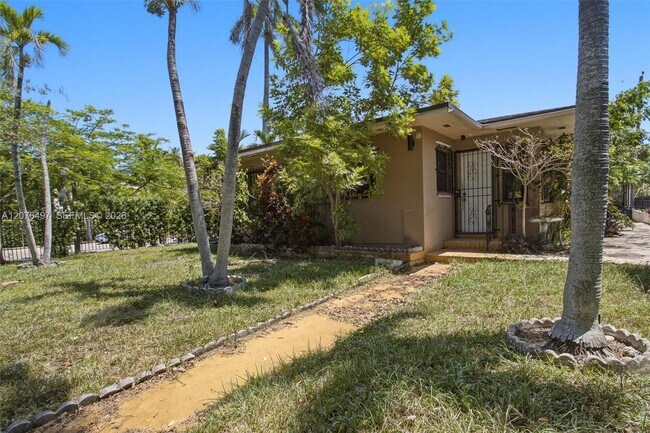Building Photo - 1200 SW 18th Ave