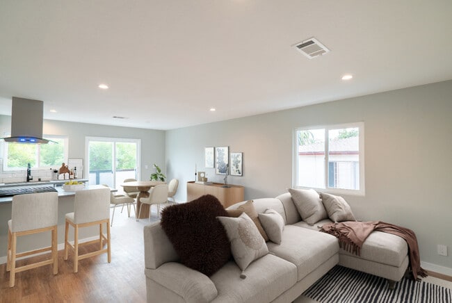 Primary Photo - 5847 Willoughby Ave