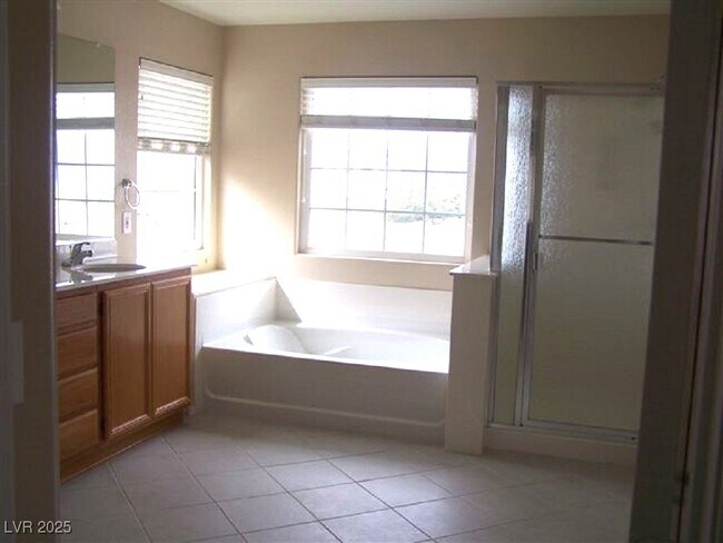 Building Photo - 283 Maddelena Ave