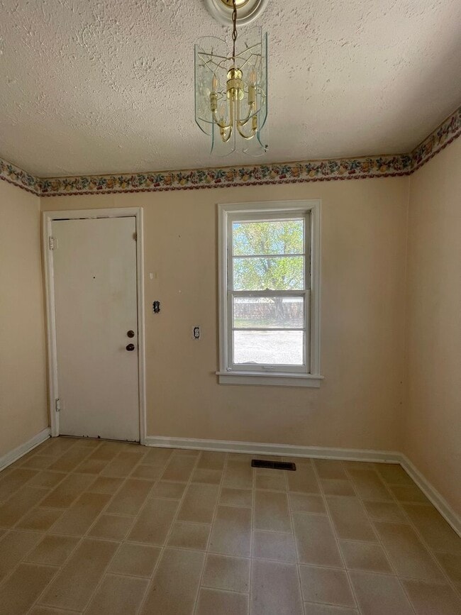 Building Photo - Charming 2 bedroom with a basement