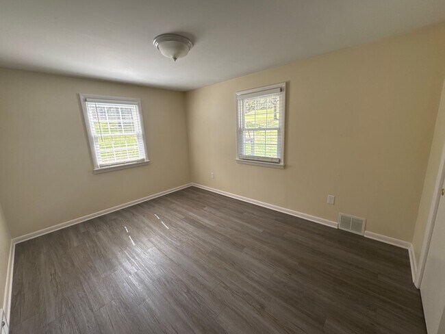 Building Photo - 3676 Lower Saucon Rd