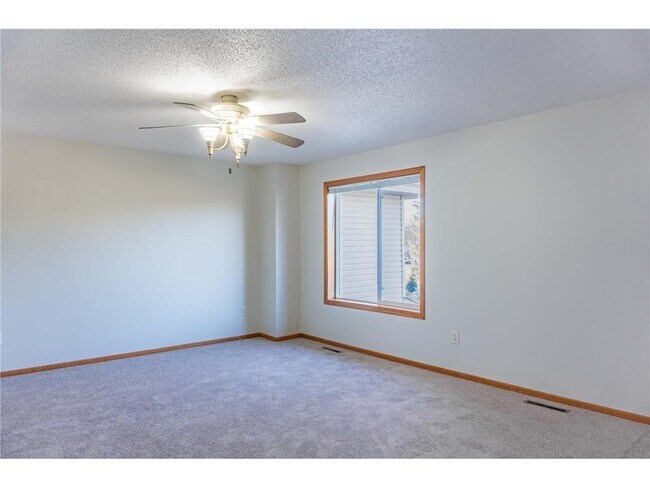 Building Photo - 112X Crystal Pl W