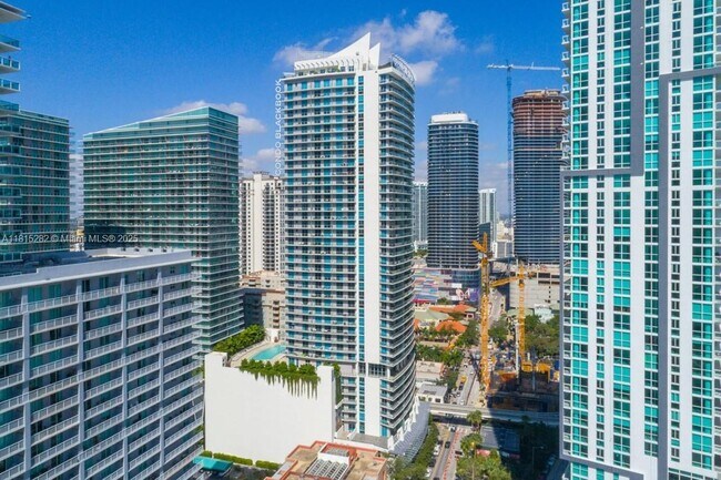 Building Photo - 1100S S Miami Ave