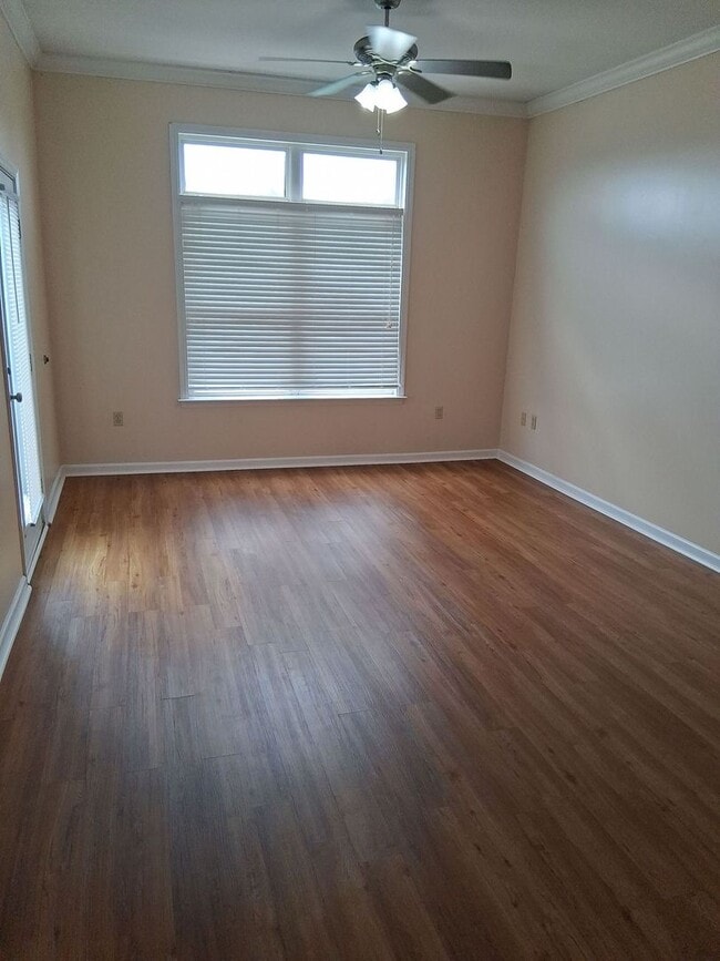 Building Photo - Laurel Station #307 - 3bed/2bath with awesome views of Laurel Avenue! $3350 monthly rent includes...