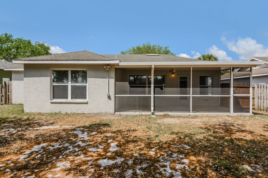 Building Photo - 12147 Warwick Cir