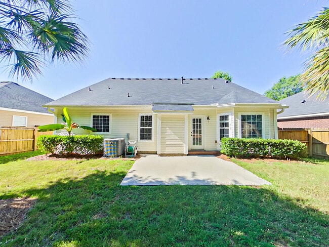 Building Photo - 615 Ventana Dr