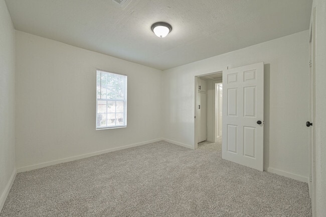 Building Photo - 3732 NW 26th St