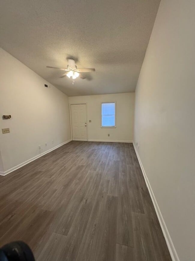 Building Photo - 310 Park Ave