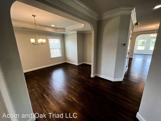Building Photo - 4 br, 3.5 bath House - 7920 Northwest Mead...
