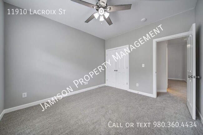 Building Photo - 11910 Lacroix St