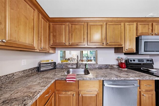 Building Photo - 5250 Las Verdes Cir