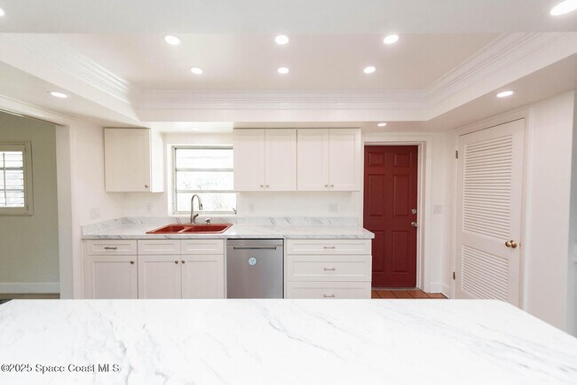 Building Photo - 508 Poinsettia Rd