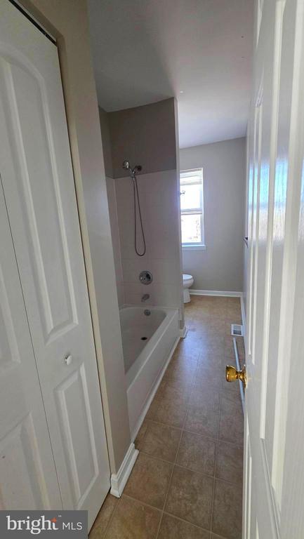 Building Photo - 539 N Luzerne Ave