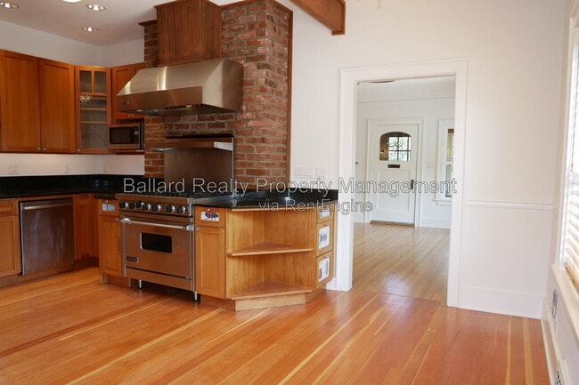 Building Photo - 6737 27th Ave NW