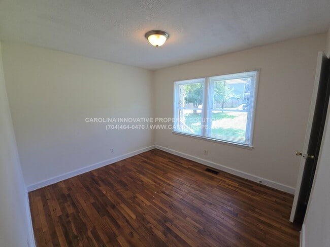 Building Photo - 1306 Fairmont St