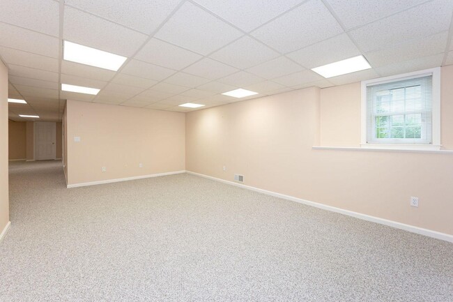 Building Photo - 23 Gleneagle Dr