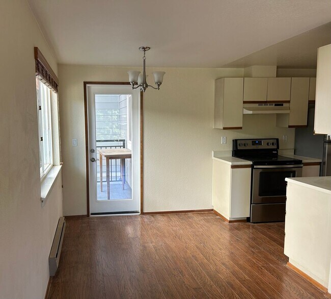 Building Photo - 707 N 130th St