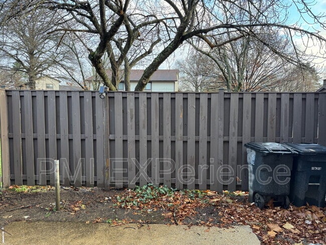 Building Photo - 10114 Scotch Hill Dr