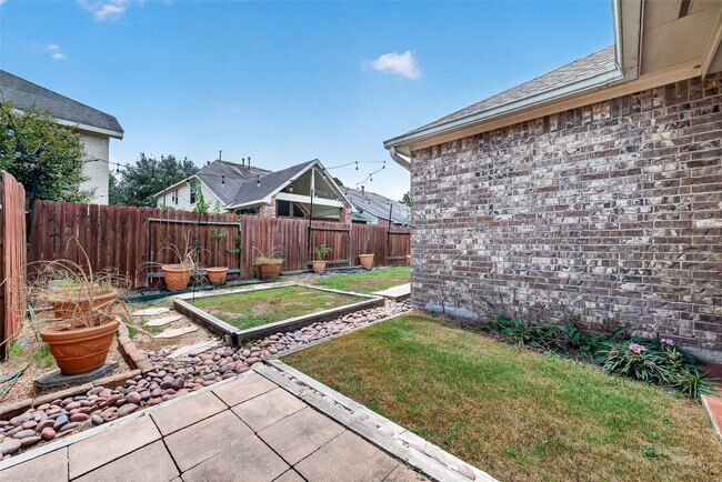Building Photo - 6319 Denison Oaks Dr
