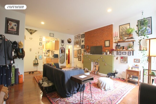 Building Photo - 144 W 70th St