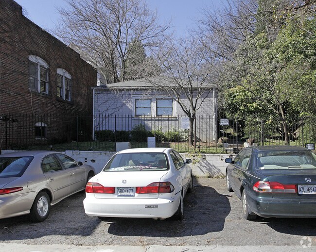 Building Photo - 751 SE Cherokee Ave