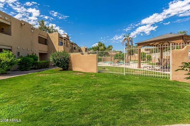 Building Photo - 1425 E Desert Cove Ave