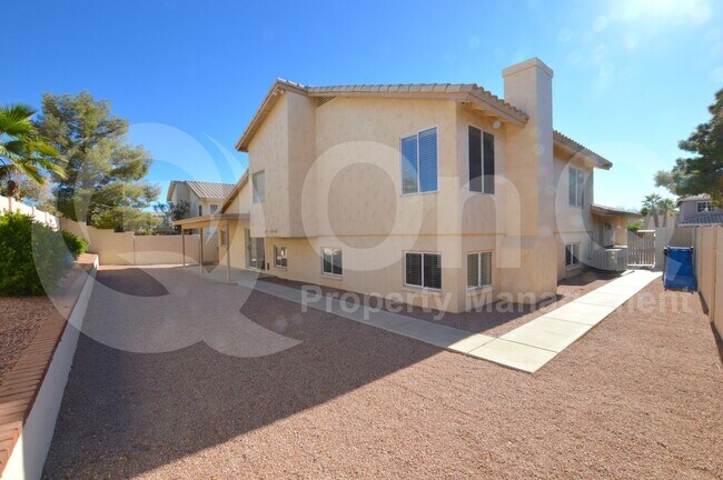 Building Photo - 2718 E Bighorn Ave