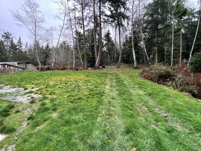 Building Photo - ***PENDING APPLICATIONS***Beautiful Home w...