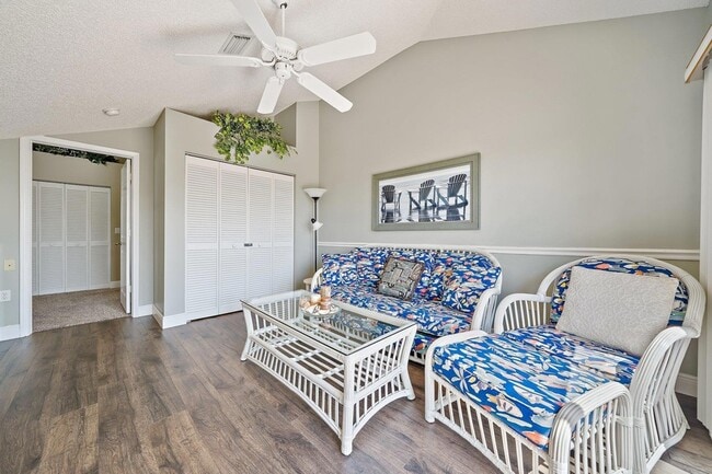 Building Photo - 860 Bella Vista Ct S