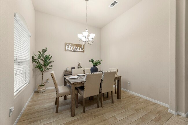 Building Photo - 2135 Harmon Crest Ct