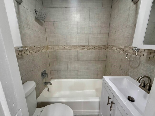 Building Photo - 330 Jackson St