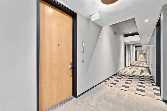 Building Photo - NEW FLOORS! Spacious 2 Bedroom 2 Bathroom ...