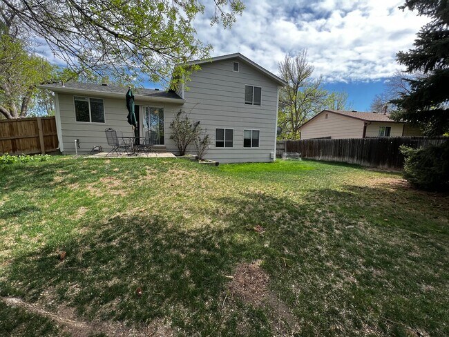 Building Photo - 3 bed, 1 bath Tri-level Home in Foxstone Neighborhood