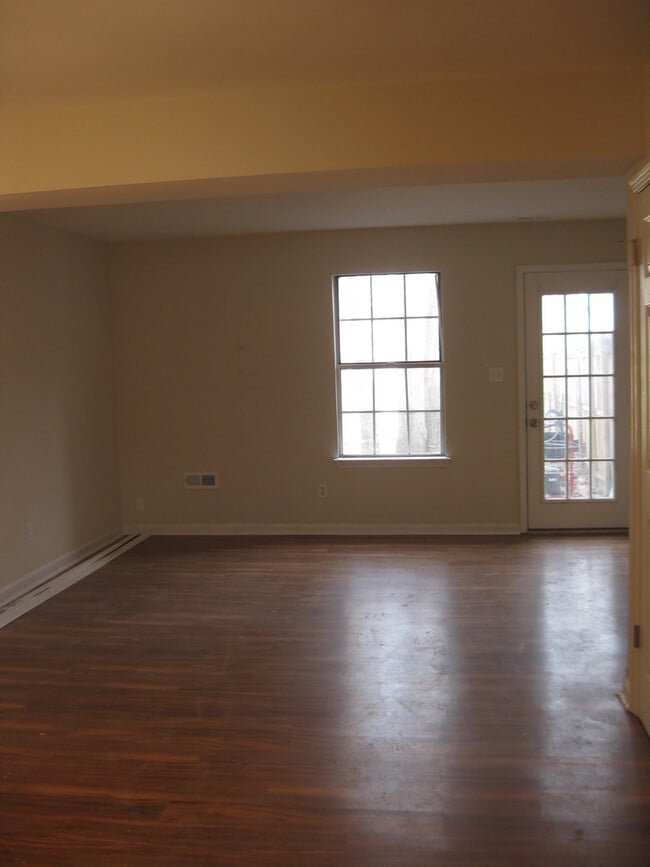 Building Photo - Beautiful 2 Bedroom townhouse in Thalia